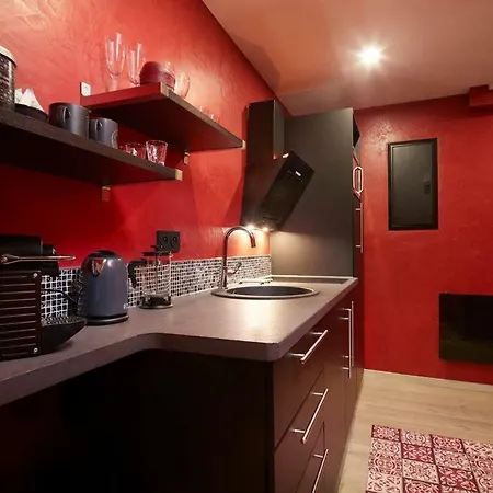 Crystal Apartment *