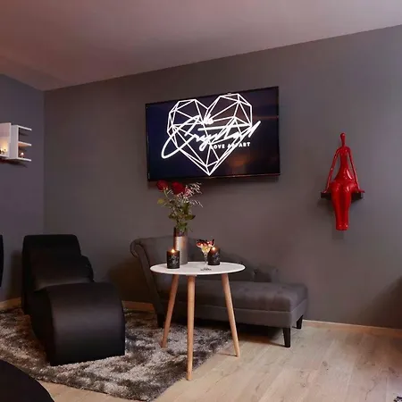 Crystal Apartment *